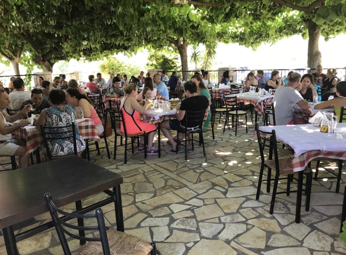Family Restaurant 'a.mylona'